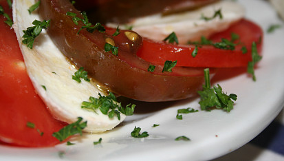 Mozzarella salát