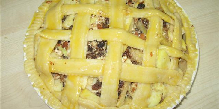 Mřížkový koláč bez vajec s jablky a ananasem