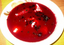 Polévka z červené řepy s tvarohovými noky