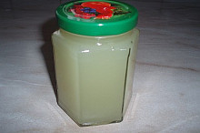 sirup ze smrkových výhonků