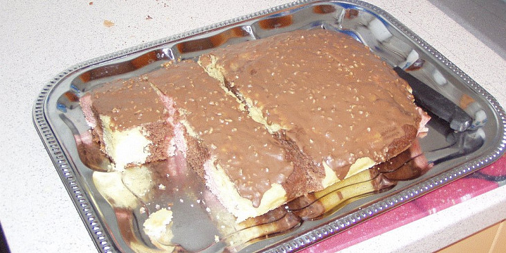 Tříbarevné řezy (Oříšková poleva )