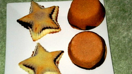 Trojbarevné muffiny