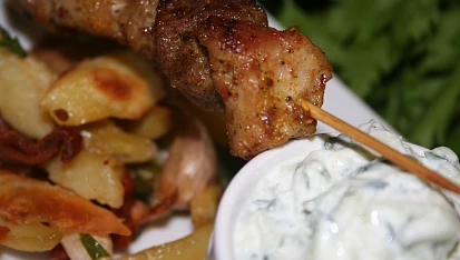 Vepřové špízy s tzatziki