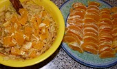 Závin s náplní pomeranče, jablek a meduňky, připravený pomeranč