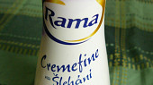 Banánovo-karamelový dort, rostlinná šlehačka Cremefine Rama (na šlehání)