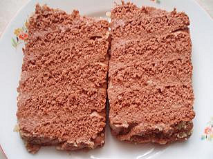 Be-Be sušenky s krémem (tmavá varianta, obalené ořechy)