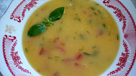Bramborová polévka s rajčaty