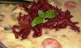 Bramborovo-pórková polévka s klobásou