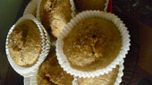 Celozrnné muffiny s medovou polevou, Tak jsem je dělala znovu...tentokrát jsem místo medové polevy použila máslo a skořicový cukr