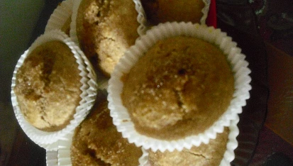 Celozrnné muffiny s medovou polevou, Tak jsem je dělala znovu...tentokrát jsem místo medové polevy použila máslo a skořicový cukr