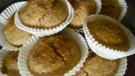 Celozrnné muffiny s medovou polevou