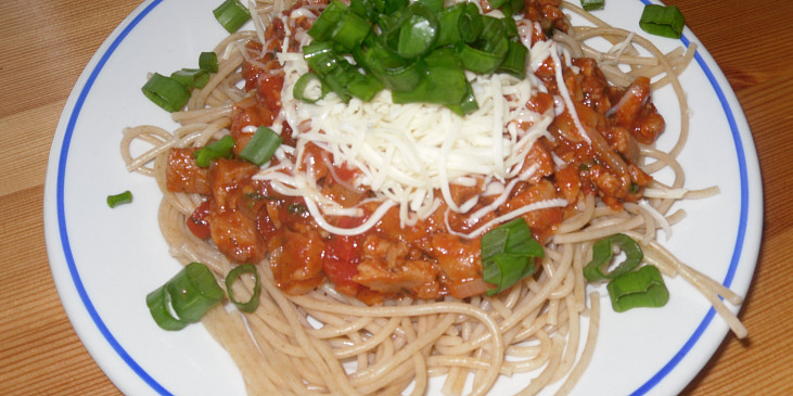 Celozrnné špagety se sójovou omáčkou (mňam, moc nám to chutnalo)