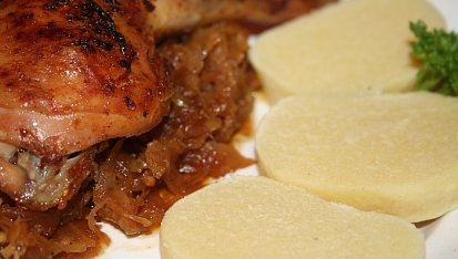 Country pečené kuře na kysaném zelí