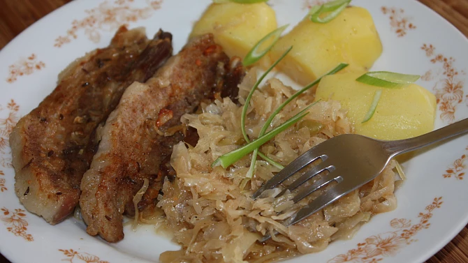 Country pečený bůček na kysaném zelí, Country pečený bůček na kysaném zelí