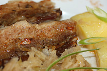 Country pečený bůček na kysaném zelí