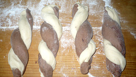 Dvojbarevný sladký bochník