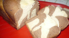 Dvojbarevný sladký bochník