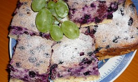Krupicový koláč s tvarohem a ovocem ( rybízem )