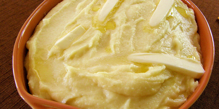 Květák zapečený pod sýrovou bramborovou kaší