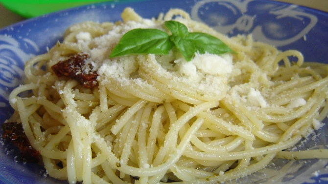Linguini s pestem a parmezánem