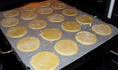 Medové koláčky s pudinkovým krémem (před pečením)