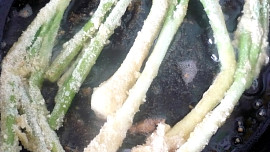 Mladá cibulka v trojobalu