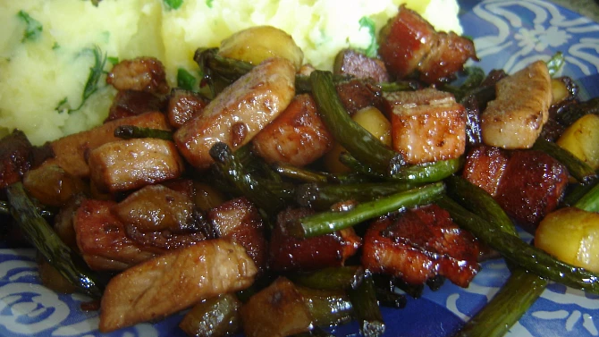 Bůčkové nudličky