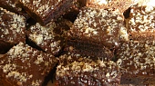 Oříškové brownies, detail