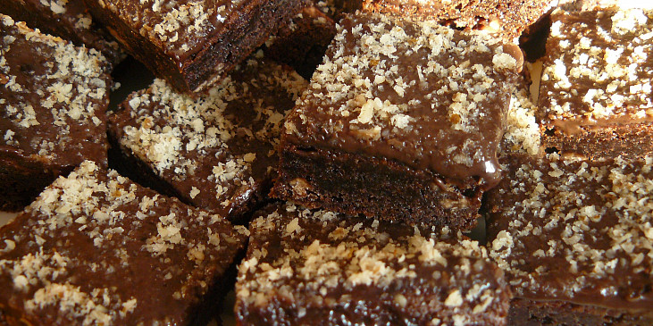 Oříškové brownies (detail)