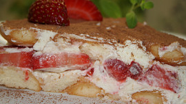 Piškotovo-jahodový dort s tvarohem