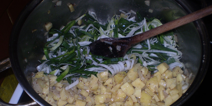 Pórková polévka s brambory