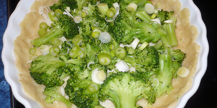 Quiche se šunkou a brokolicí