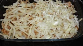Rybí filé s celerem a jablky, ...na filé a celer přidáme nastrouhaná jablka...
