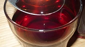 Rybízový sirup, Sirup z červeného rybízu je i po roce tekutý a nerosolovatí.