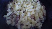 Sladkokyselá kuřecí prsa na ananasu (Přidáme ananas , necháme prohřát)