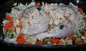 Tondovo kuře (... na zeleninu položíme okořeněné kuře /stehna/...)
