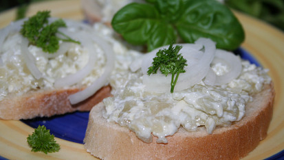 Tvarůžkovo-nivová pomazánka