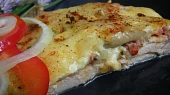 Zapečená kuřecí prsíčka se slaninou
