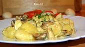 Zapečené gnocchi se žampiony, kuřecím masem a uzeno-sýrovou omáčkou
