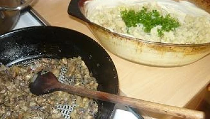 Zapékaný květák se žampiony, žampiony podušené a pokrájený květák
