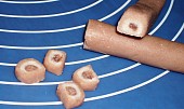 Blendované čokoládové košíčky (obr.3 - nakrájíme cca 3-4mm široké kroužky , hranolky, oválky - jak to vyjde. )
