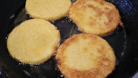 Bramborové placičky s povidly nebo marmeládou