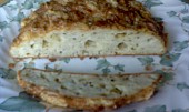 Bylinkovo-sýrový chléb bez pekárny, na rezu