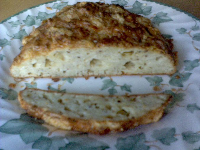 Bylinkovo-sýrový chléb bez pekárny, na rezu