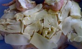 Čabajkové nadívané kuře, kuře pokladené plátky másla