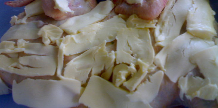Čabajkové nadívané kuře (kuře pokladené plátky másla)