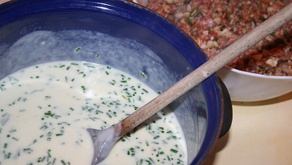 Cannelloni s voňavou masovou směsí a bešamelem, bešamel a masová směs