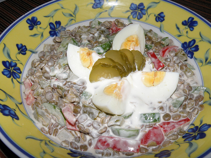 Čočkový salát s vejcem