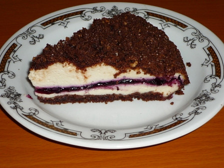 Čokodrobenkový koláč (s borůvkovou marmeládou)
