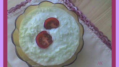 Creme fraiche (krém freš), creme fraiche v okurkovém salátu
